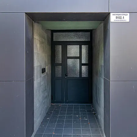 Tiny In Center Of ヴァルナ