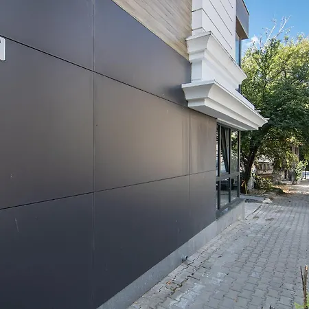 Tiny In Center Of * ヴァルナ