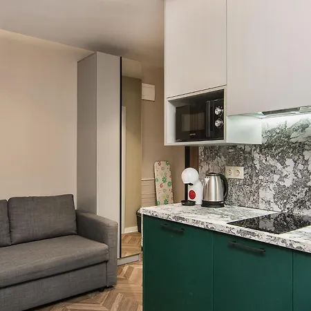 アパート Tiny In Center Of