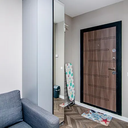 Tiny In Center Of アパート